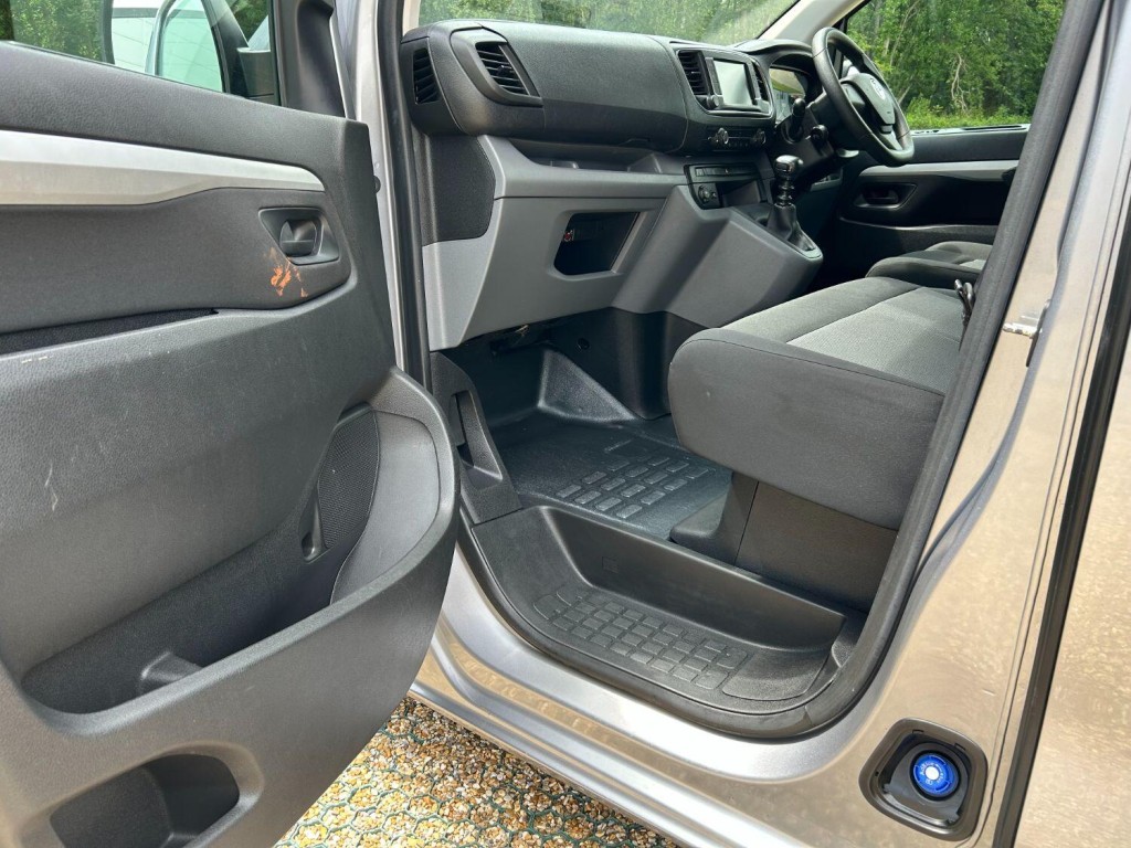 VAUXHALL VIVARO 3100 2.0 Turbo D 120 Sportive CrewCab LWB 2020