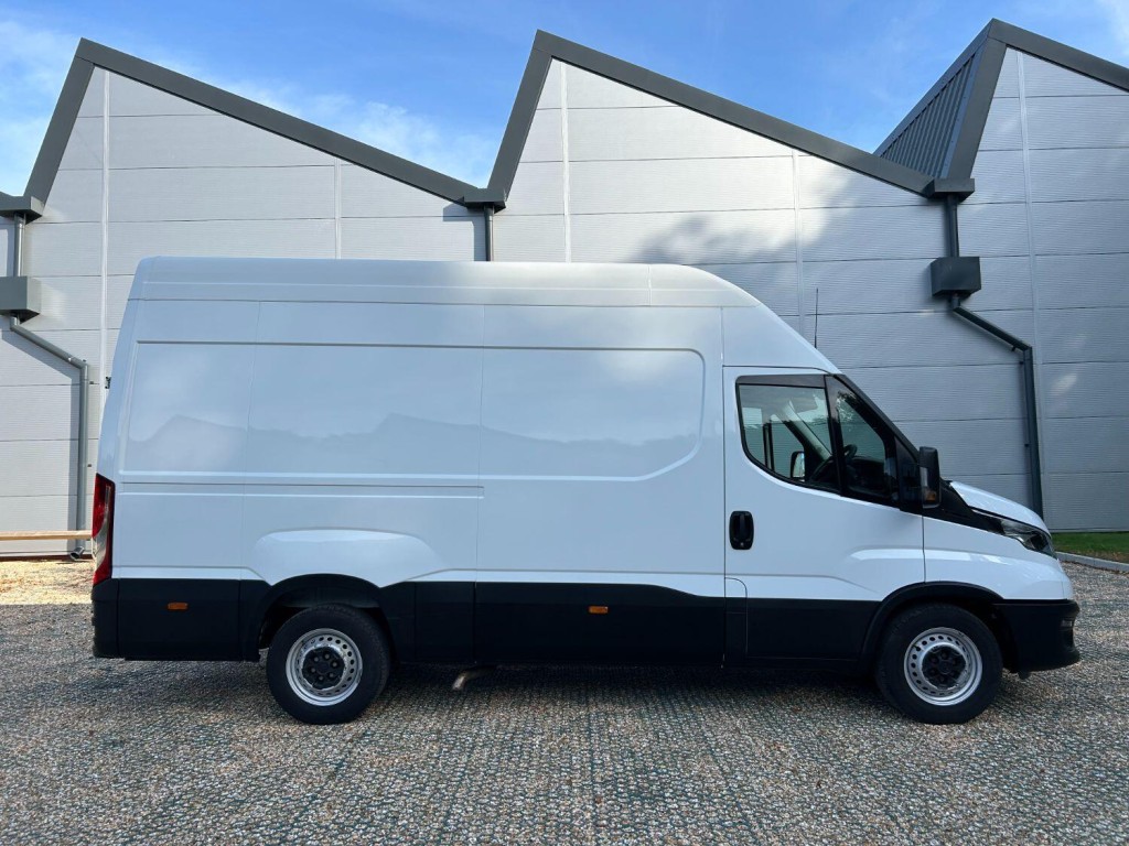 View IVECO DAILY 35S14 2.3 MWB (3520) HIGH ROOF 
