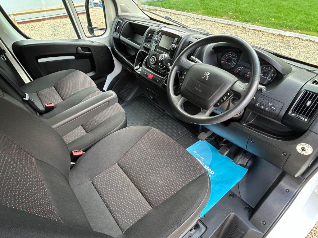 PEUGEOT BOXER 2.2 BlueHDi 335 Professional 2021