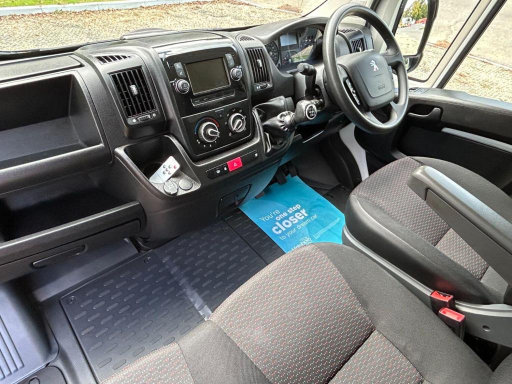 PEUGEOT BOXER 2.2 BlueHDi 335 Professional 2021