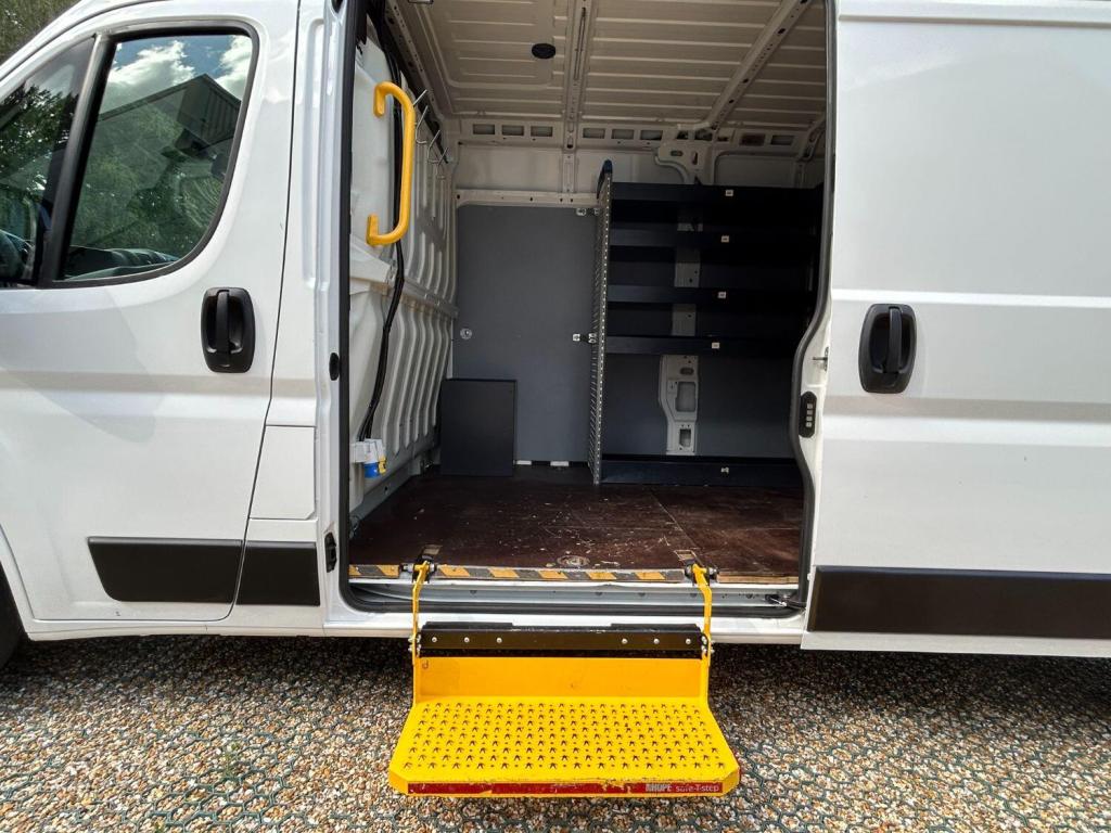 PEUGEOT BOXER 2.2 BlueHDi 335 Professional 2021