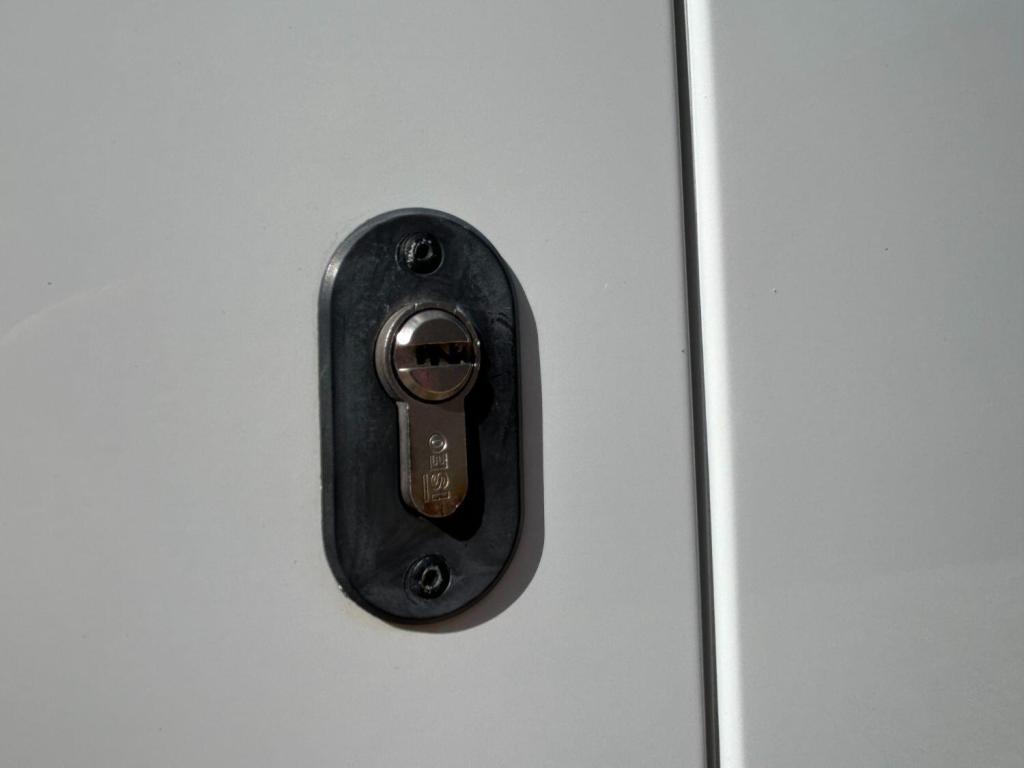 PEUGEOT BOXER 2.2 BlueHDi 335 Professional 2021