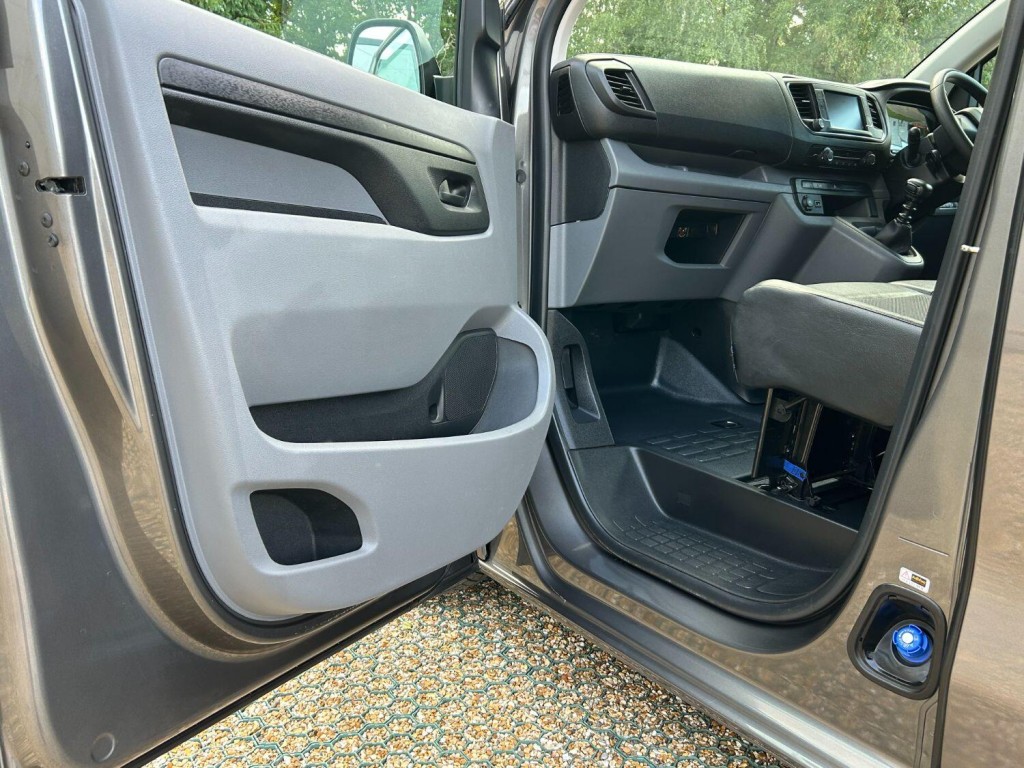 PEUGEOT EXPERT 2.0 BlueHDi 145 Professional Premium 2022