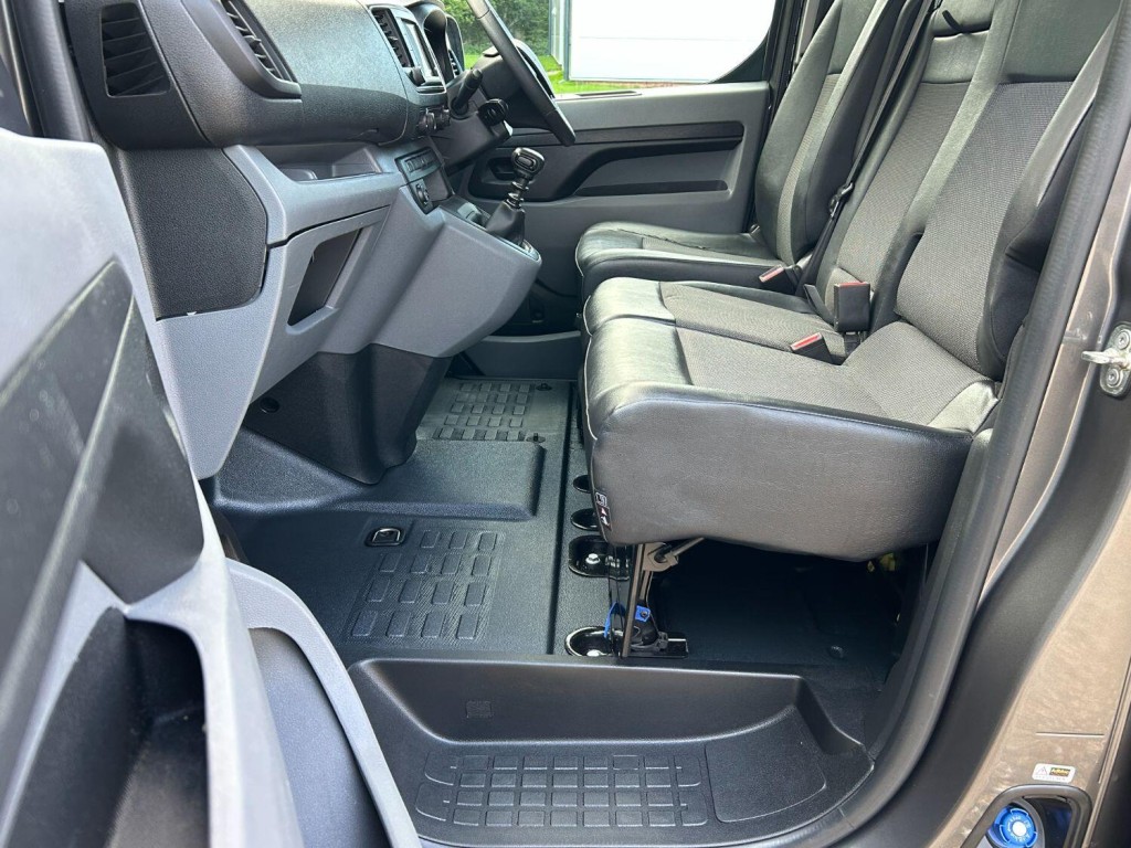 PEUGEOT EXPERT 2.0 BlueHDi 145 Professional Premium 2022