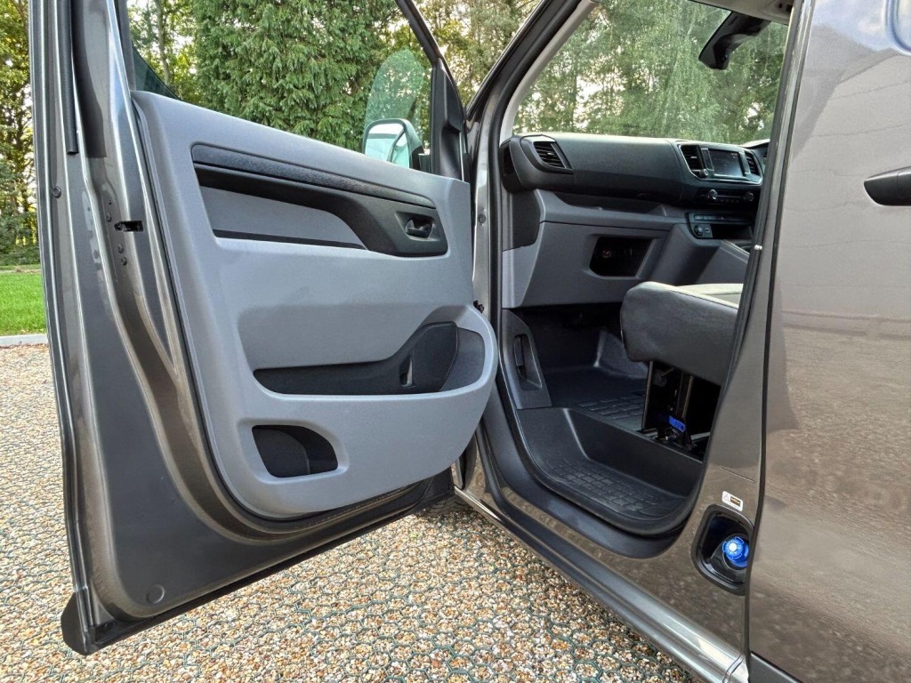 PEUGEOT EXPERT 2.0 BlueHDi 145 Professional Premium 2022