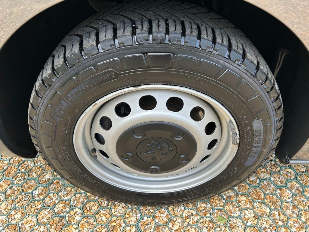 PEUGEOT EXPERT 2.0 BlueHDi 145 Professional Premium 2022