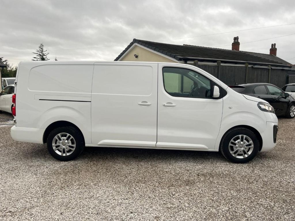 VAUXHALL VIVARO
