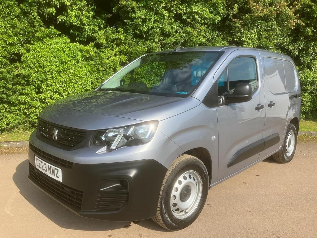 View PEUGEOT PARTNER Full Electric 800 50kWh Professional Premium +