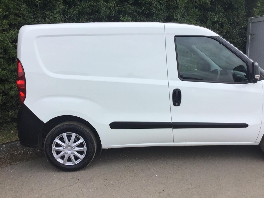 View VAUXHALL COMBO 1.3 CDTi 2000 16v EURO 6 ULEZ Compliant NO VAT TO PAY!!!!!!!!