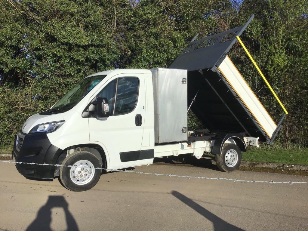 View PEUGEOT BOXER Tipper 2.0 BlueHDi 335 L2 ULEZ Compliant EURO 6 