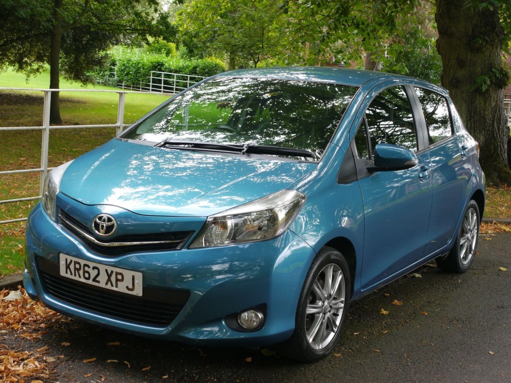View TOYOTA YARIS VVT-I SR