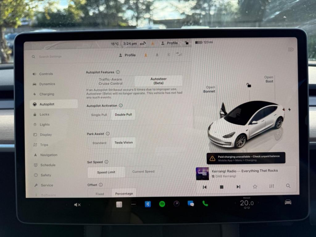 TESLA MODEL 3