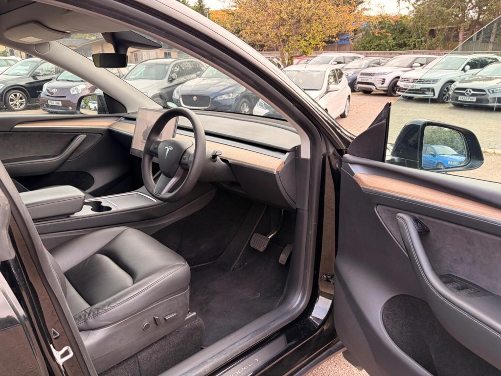 TESLA MODEL Y