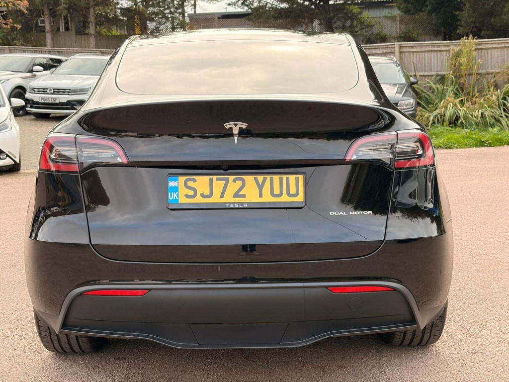 TESLA MODEL Y