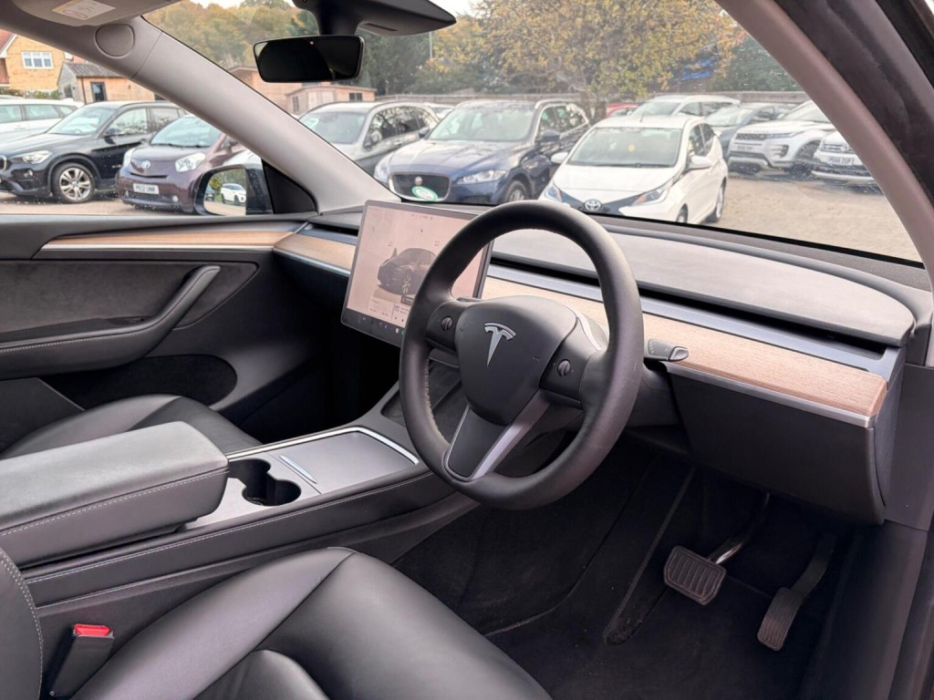 TESLA MODEL Y