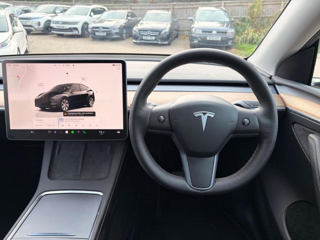 TESLA MODEL Y