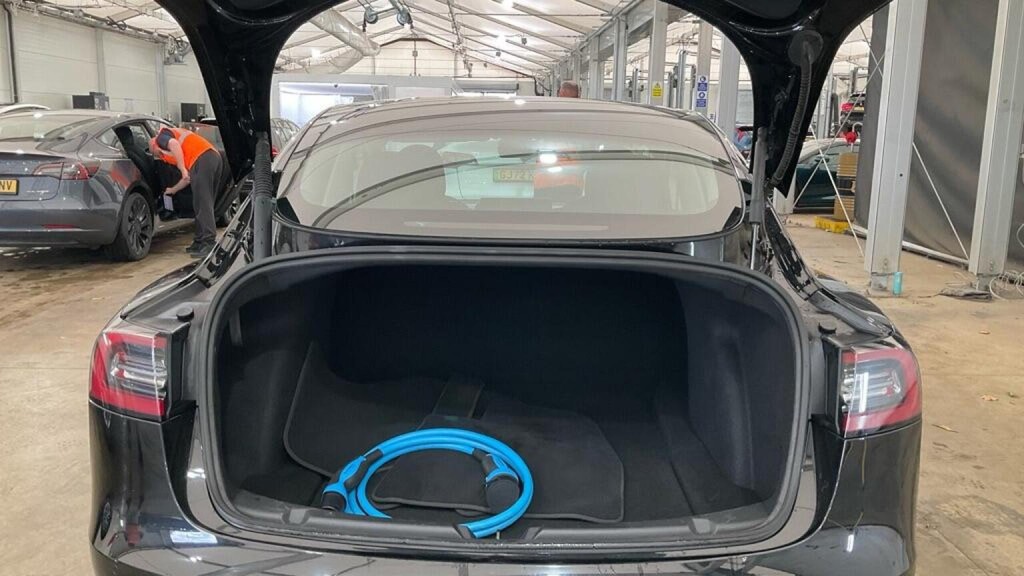 TESLA MODEL 3