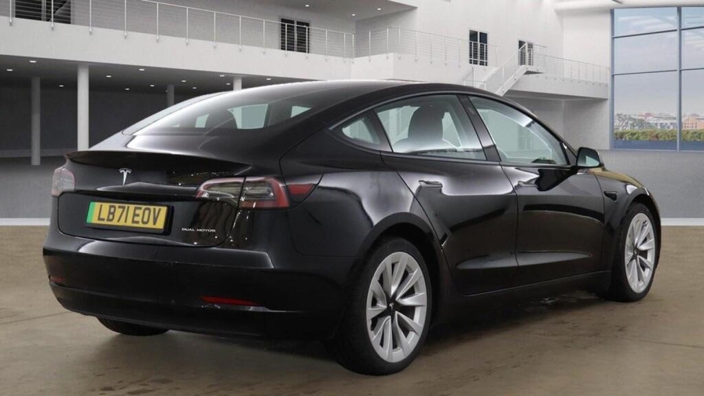 TESLA MODEL 3