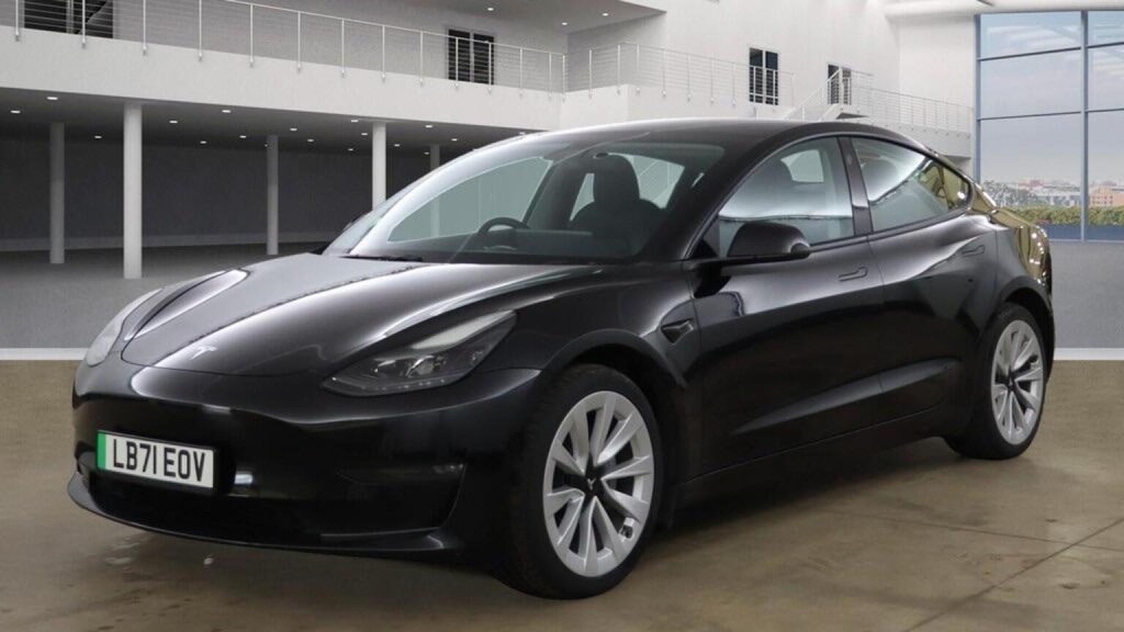 TESLA MODEL 3