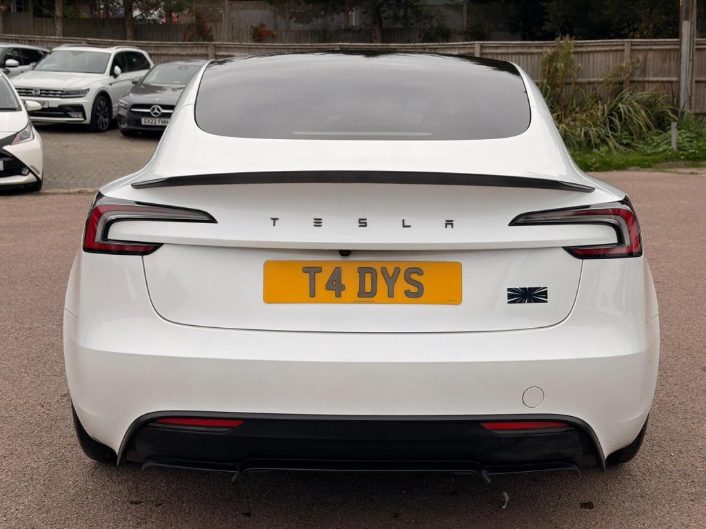 TESLA MODEL 3