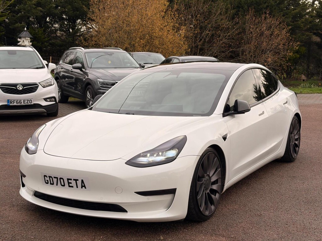TESLA MODEL 3