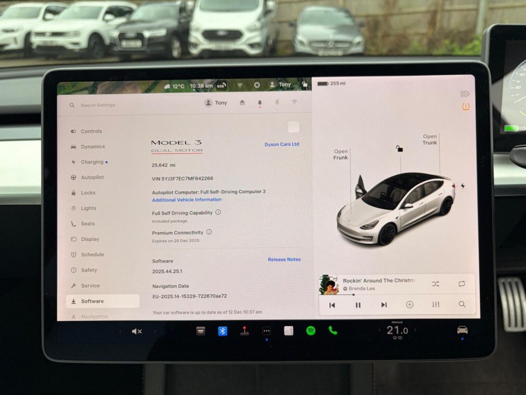 TESLA MODEL 3