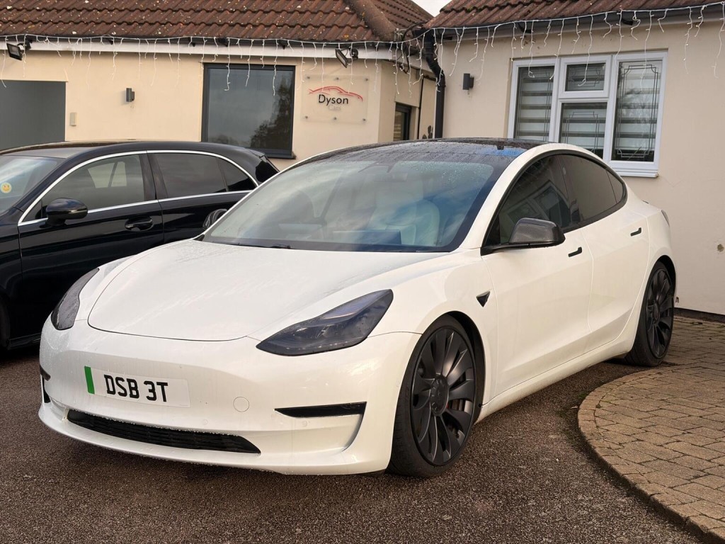 TESLA MODEL 3