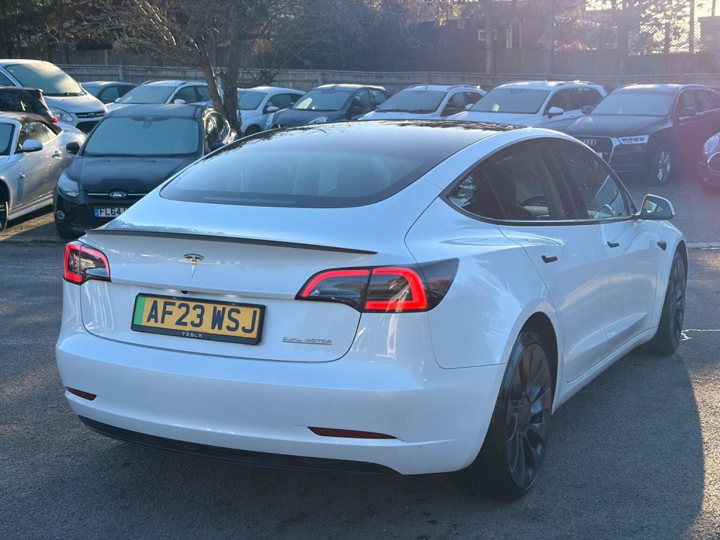 TESLA MODEL 3
