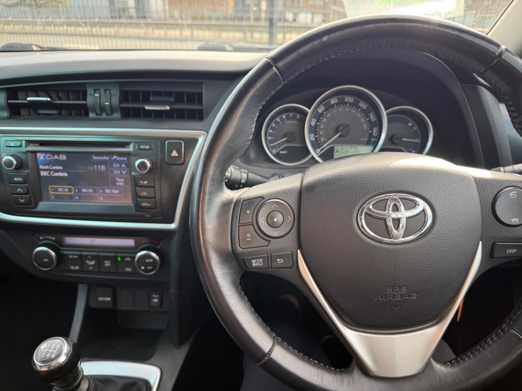 TOYOTA AURIS 1.6 V-Matic Sport 2013