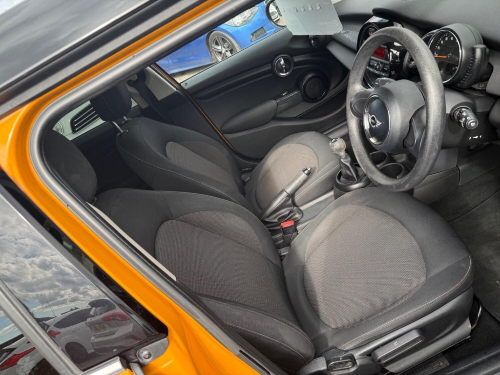 MINI HATCH 1.5 5-Door Hatch Cooper D 2015