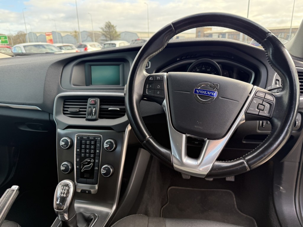 VOLVO V40 1.6 D2 SE 2013