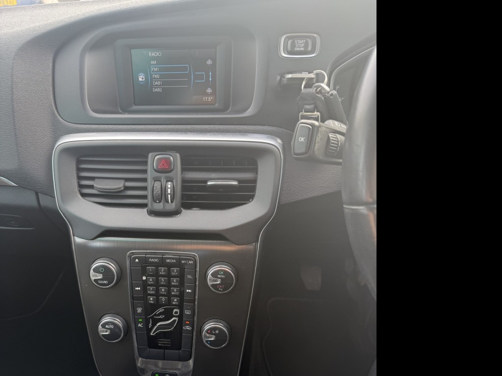 VOLVO V40 1.6 D2 SE 2013