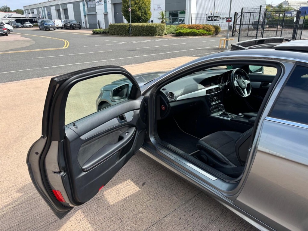 MERCEDES-BENZ C CLASS