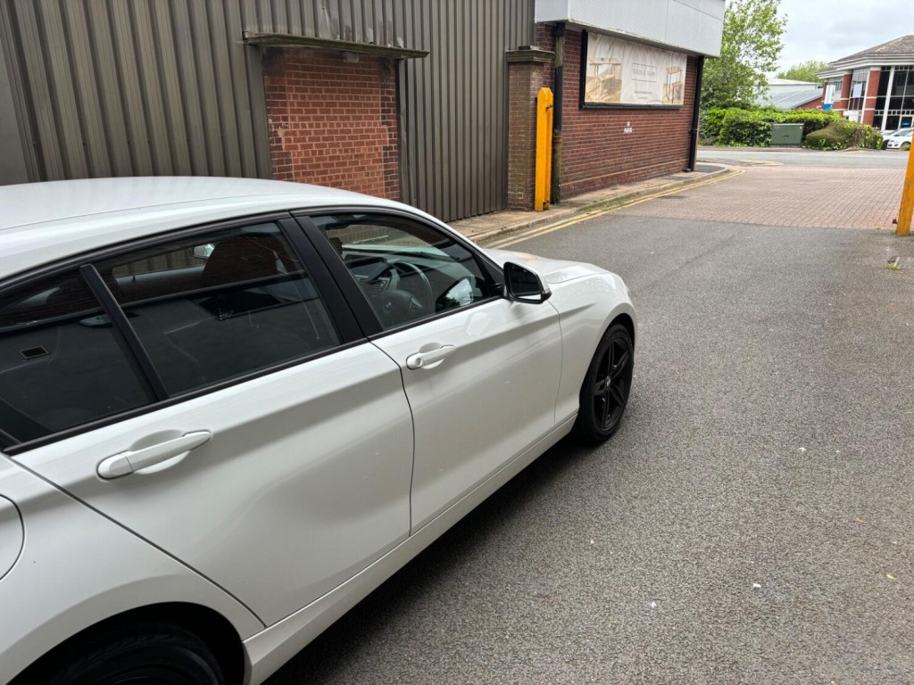 View BMW 1 SERIES 2.0 116d Sport 5-door