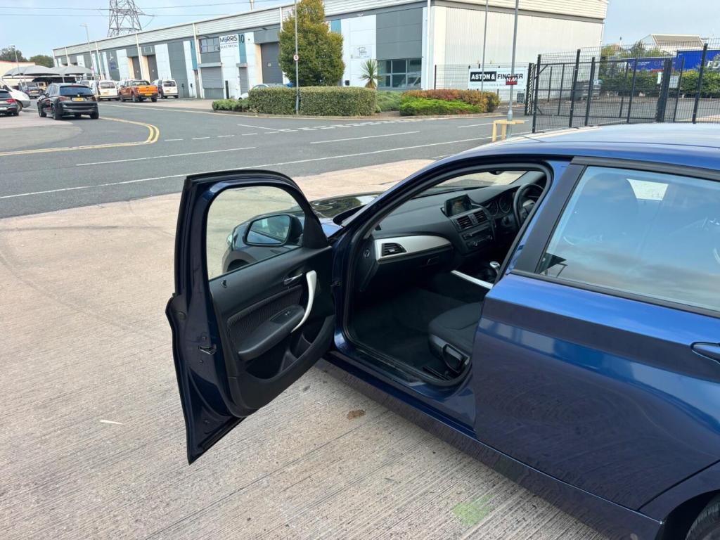 BMW 1 SERIES