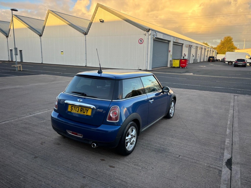 MINI HATCH