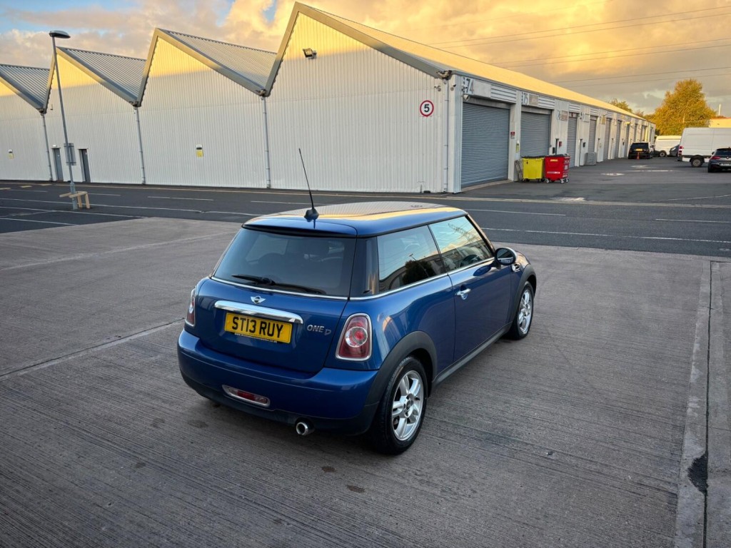 MINI HATCH
