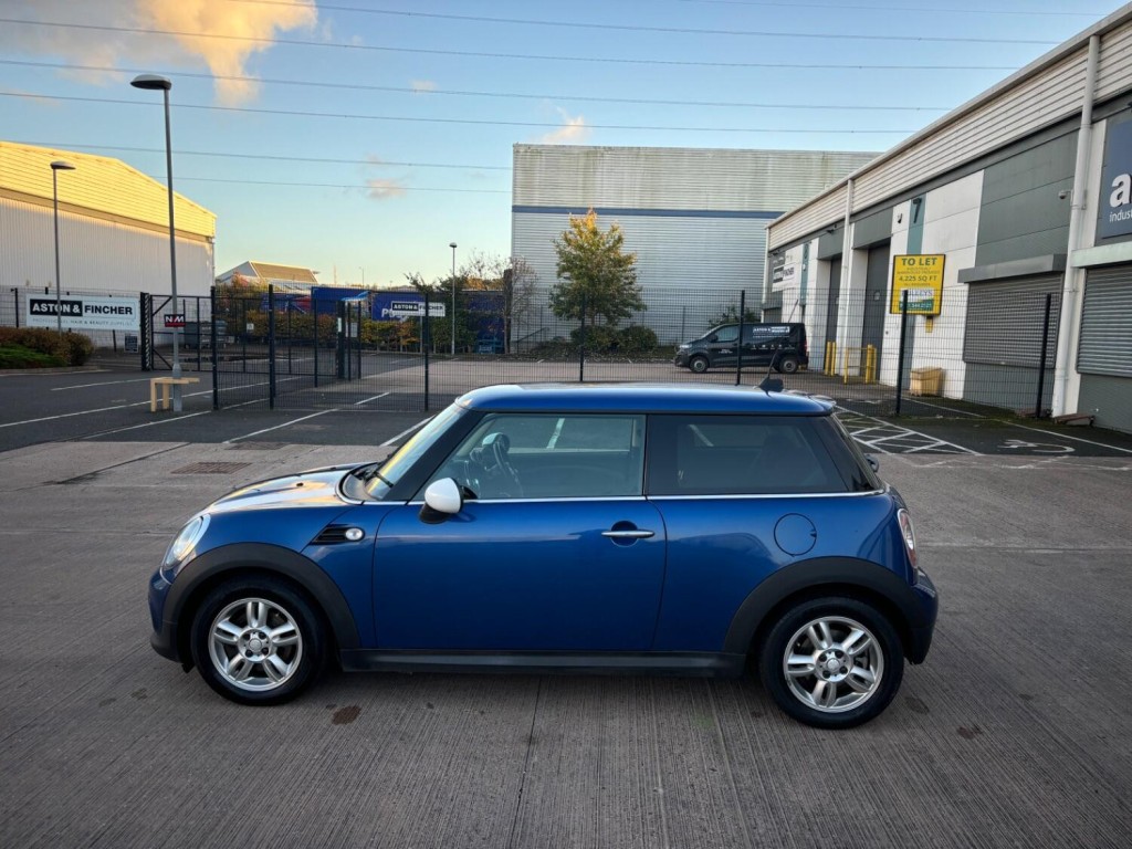 MINI HATCH