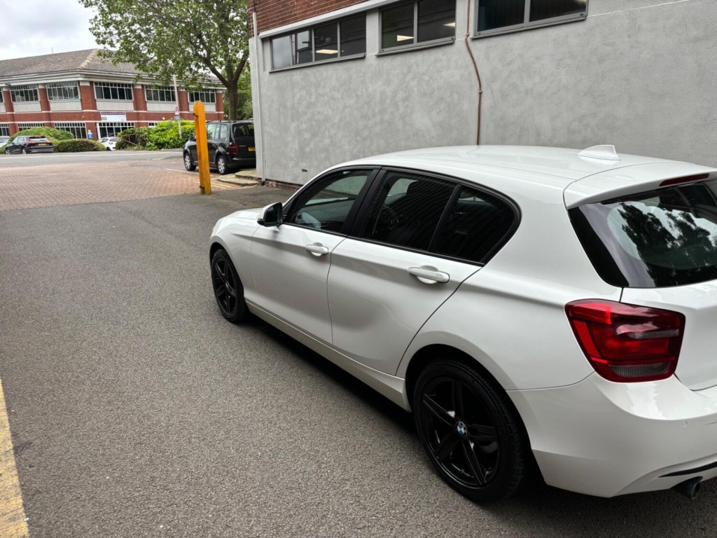 BMW 1 SERIES