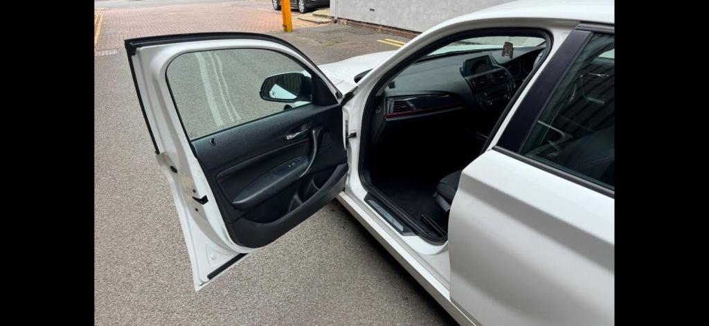 View BMW 1 SERIES 2.0 116d Sport 5-door