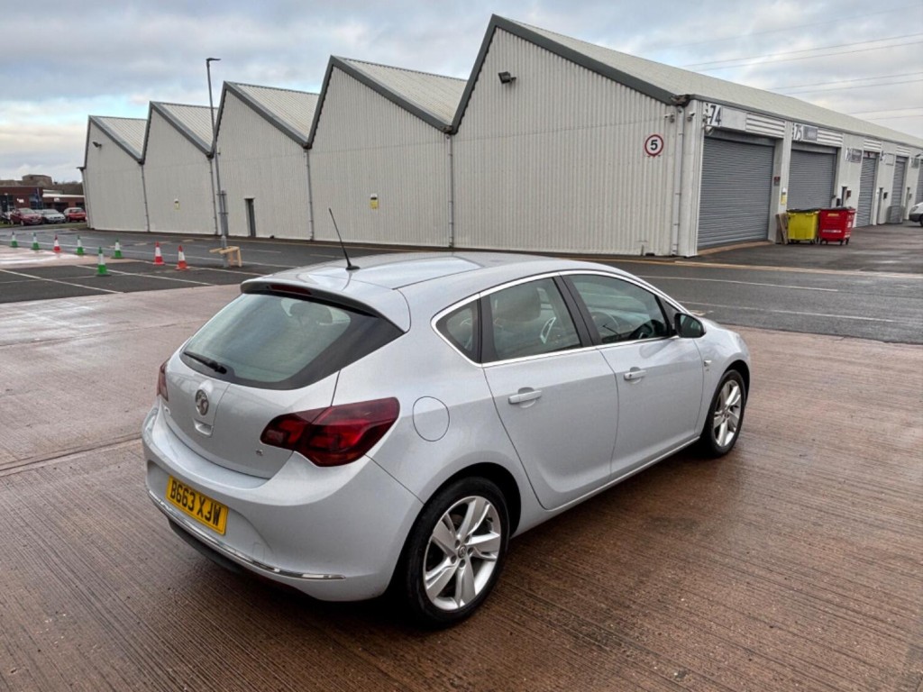 View VAUXHALL ASTRA 1.6 16v SRi