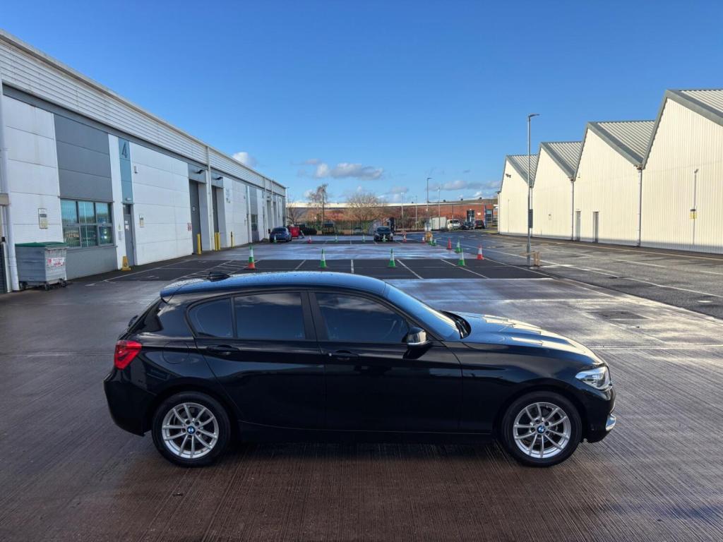 View BMW 1 SERIES 1.5 116d SE