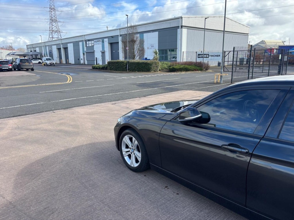 View BMW 3 SERIES 2.0 316d Sport Saloon