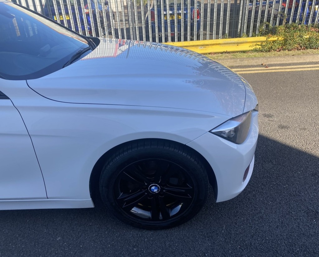 View BMW 3 SERIES 2.0 320d xDrive Sport Saloon