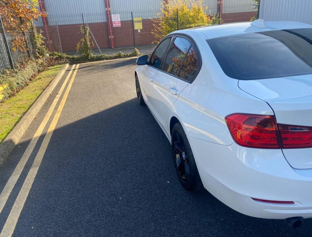 View BMW 3 SERIES 2.0 320d xDrive Sport Saloon