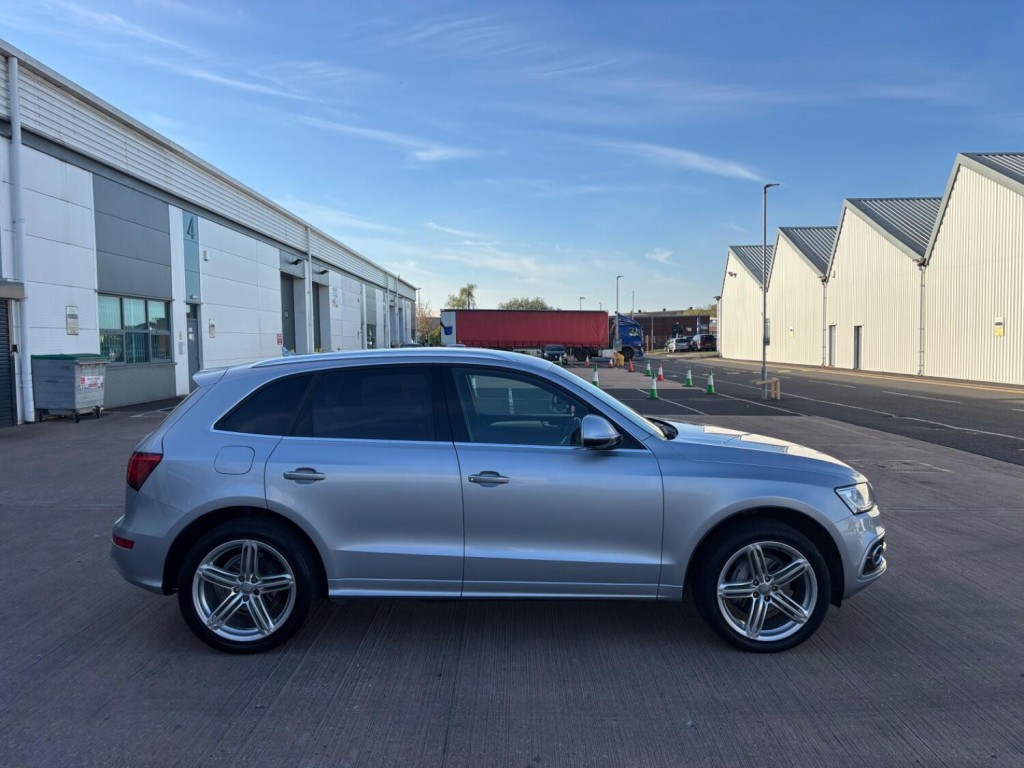 View AUDI Q5 2.0 TDI S line Plus