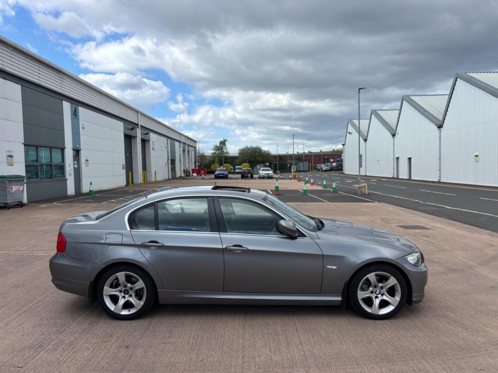 View BMW 3 SERIES 2.0 318i Exclusive Edition Saloon