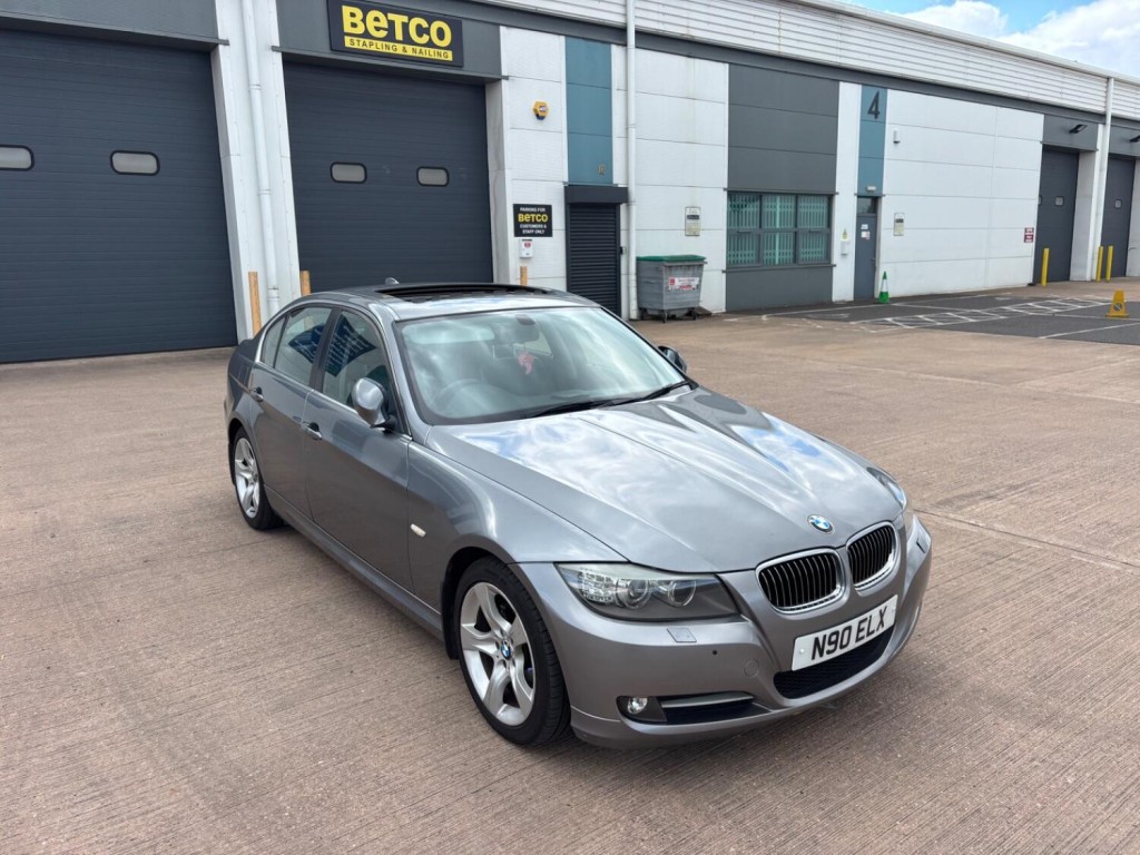 View BMW 3 SERIES 2.0 318i Exclusive Edition Saloon