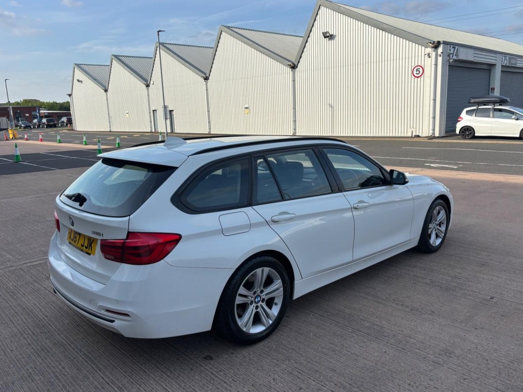View BMW 3 SERIES 1.5 318i Sport Touring