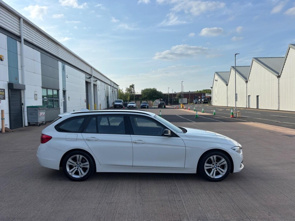 View BMW 3 SERIES 1.5 318i Sport Touring